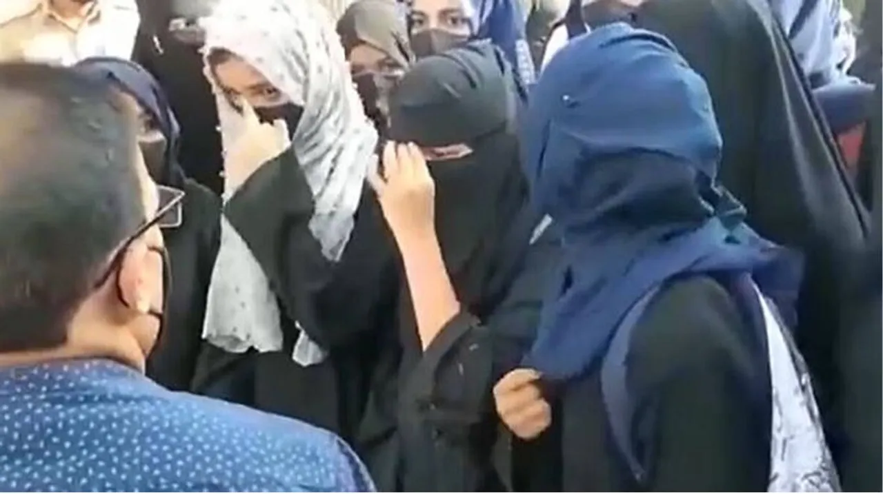 Taliban Burqa: तालिबान में बिना बुर्खा के यूनिवर्सिटी में प्रवेश निषेद