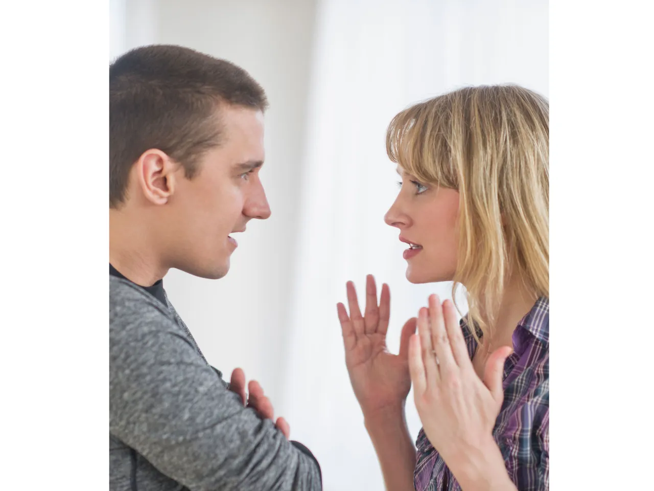 Relationship: कुछ बातें जो अपने जीवनसाथी को कहने से बचें