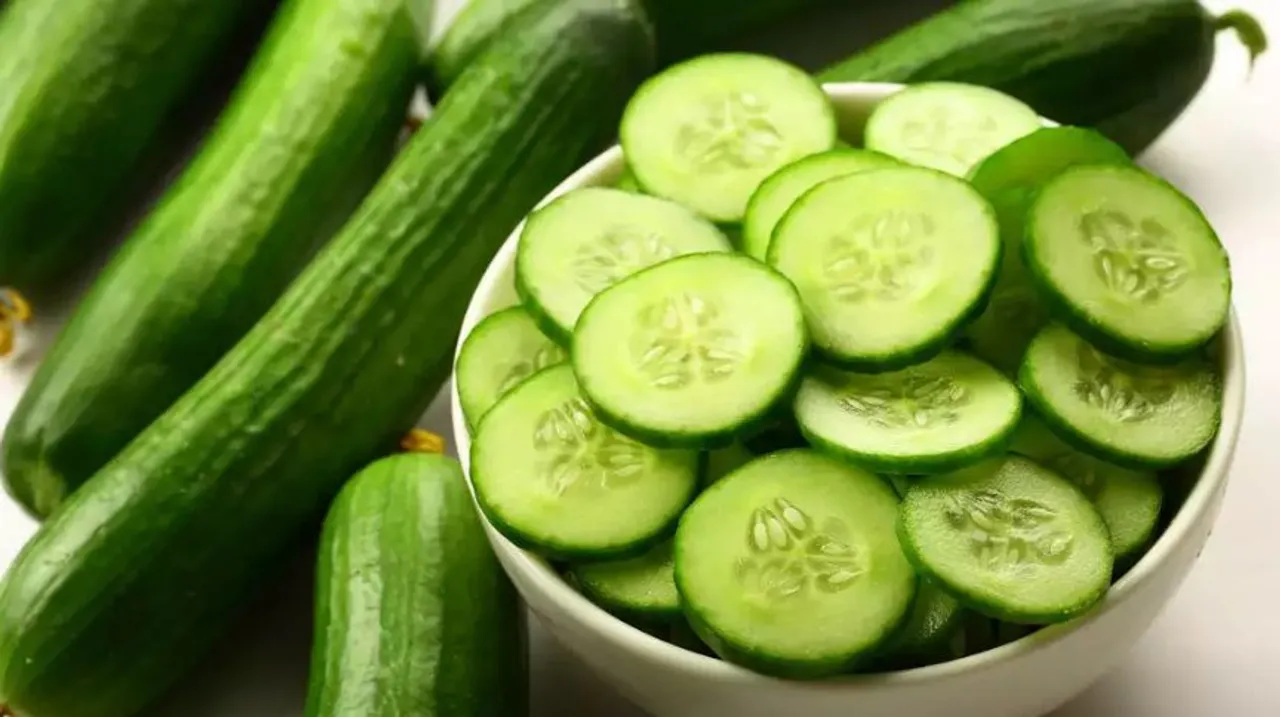 Benefits Of Cucumber: कैसे आपकी त्वचा के लिए वरदान हो सकती है ककड़ी