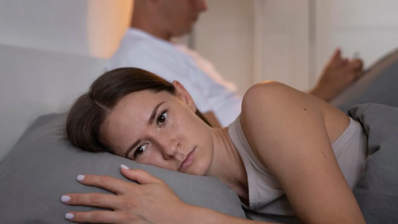 रिलेशनशिप का नया ट्रेंड Sleep Divorce जानें क्या है इसके फायदे