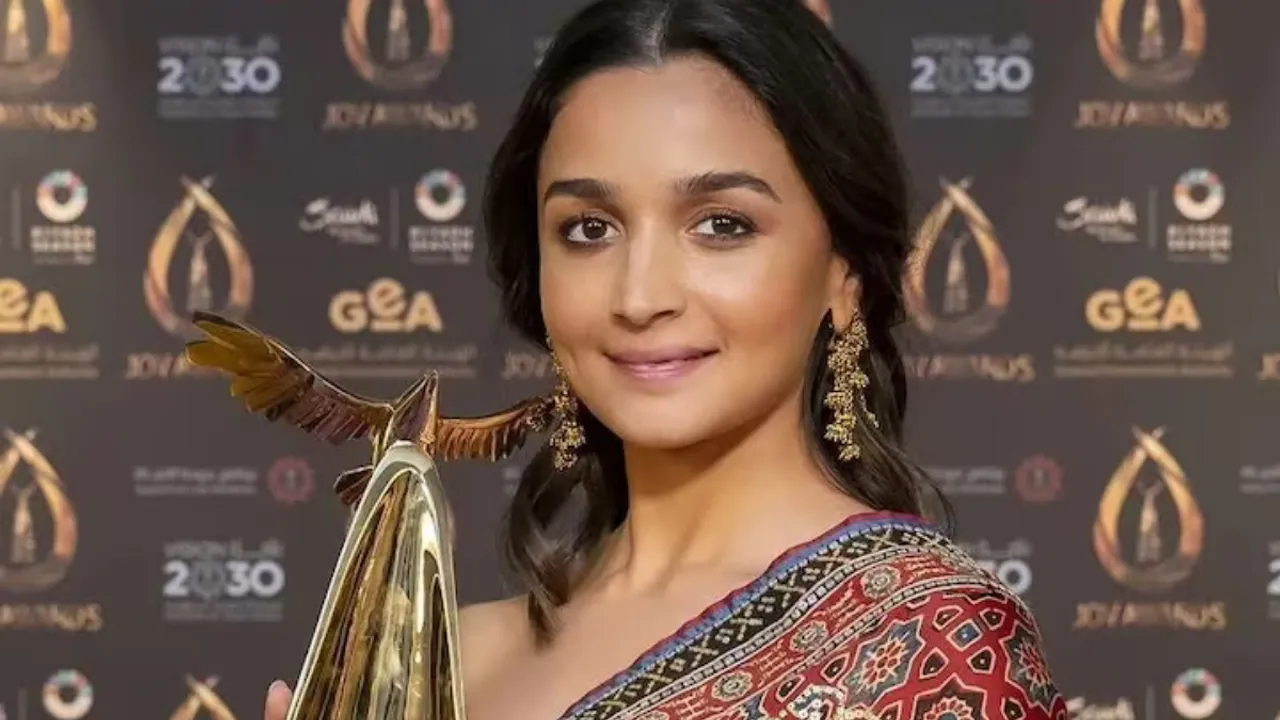 Joy Awards 2024 में Alia Bhatt को मिला हॉनरेरी एंटरटेनमेंट मेकर्स अवार्ड