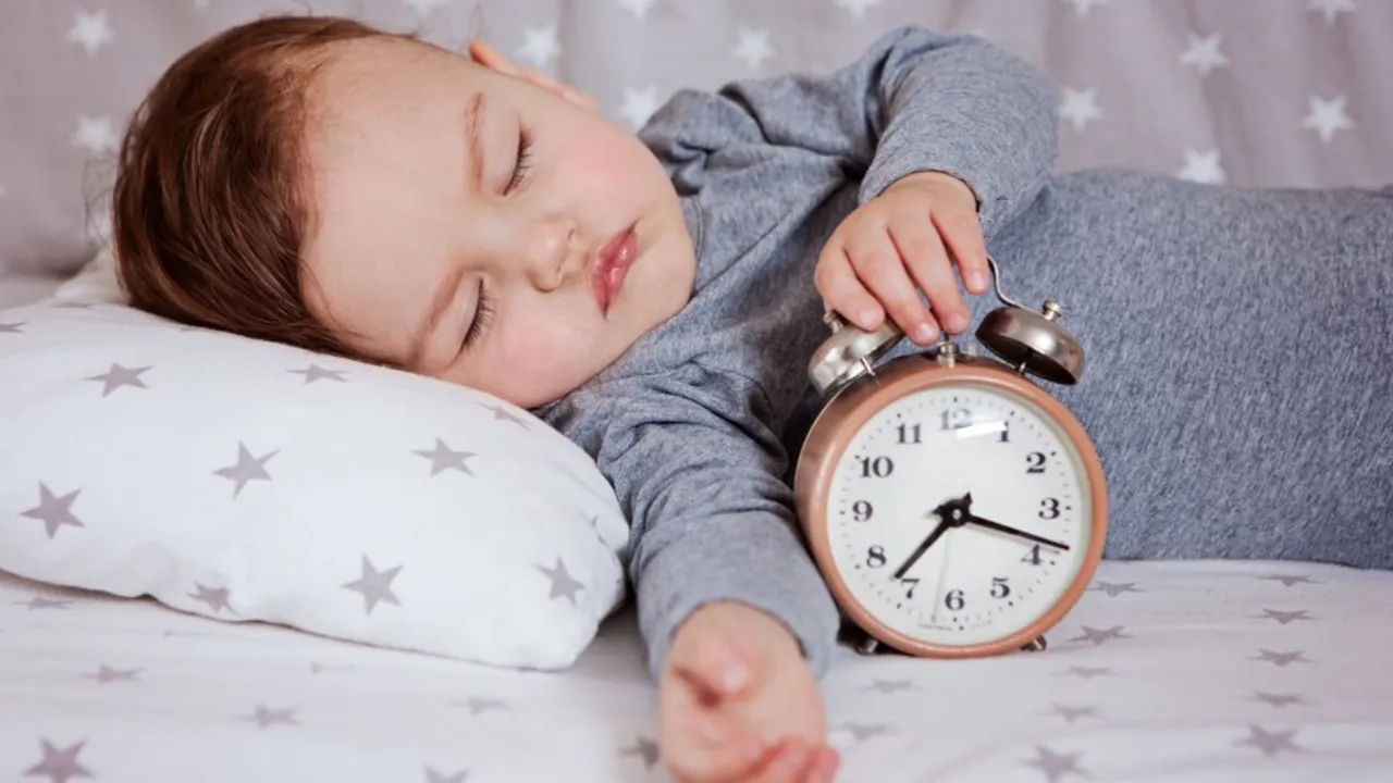 Sleeping Habits: बच्चों के सोने का समय तय करना क्यों महत्वपूर्ण है