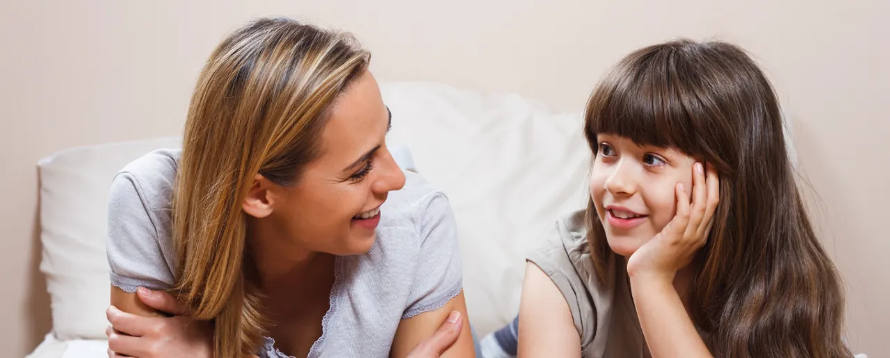 Periods: माताएं अपनी बेटियों से पीरियड्स के बारे में कैसे बात करें