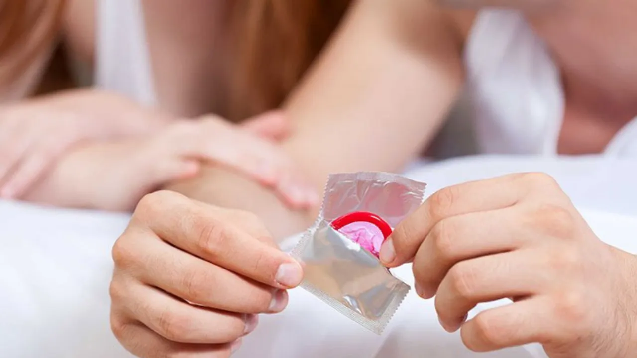 Sex Without Condom: क्या कंडोम के बिना सेक्स ज्यादा बेहतर होता है?
