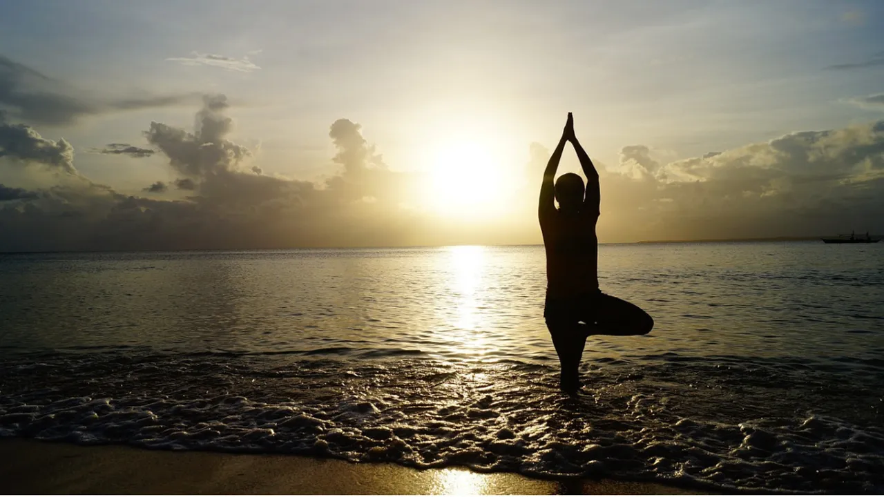 yoga asanas (pixabay)