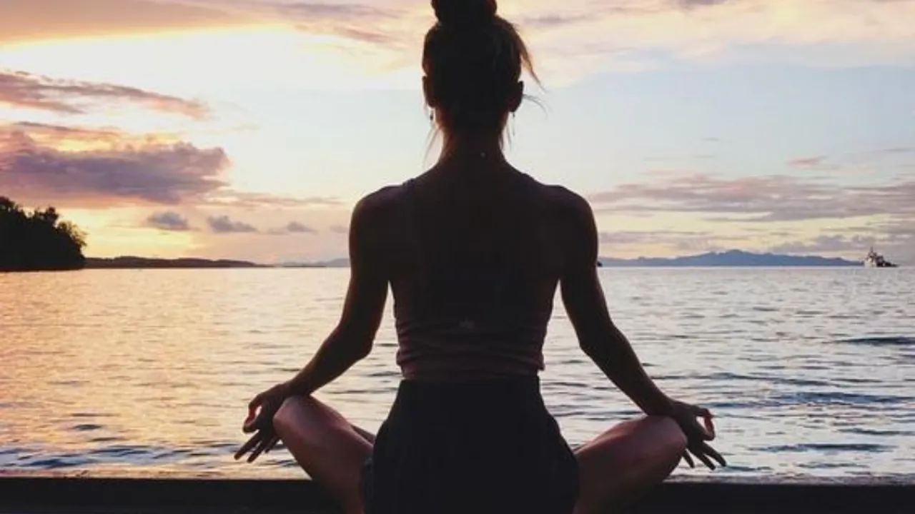 Meditation: कैसे करें मैडिटेशन और जानें इसके फायदे