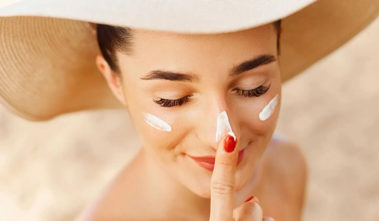 अपनी Skin के लिए कैसे सही Sunscreen चुनें