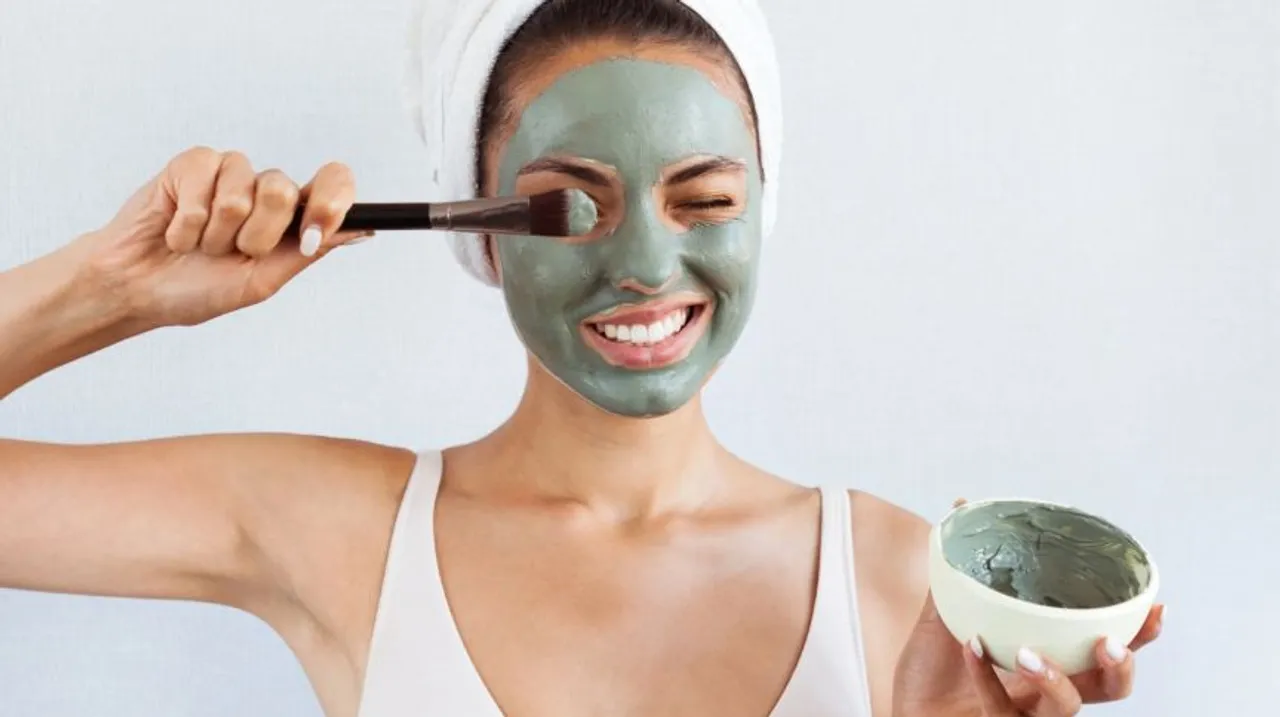 Clay Face Mask Benefits: क्यों है क्ले फेस मास्क चेहरे के लिए फायदेमंद?