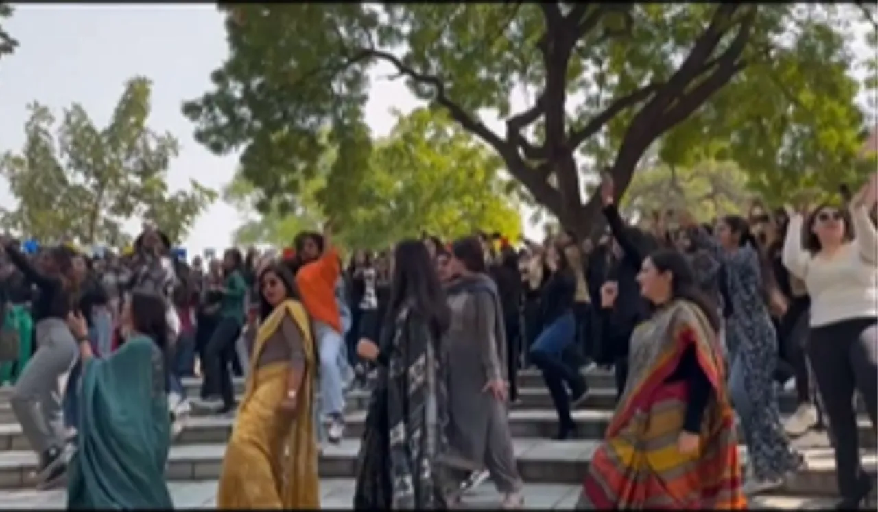 दिल्ली के प्रोफेसरों और छात्रों ने "झूम जो पठान" पर किया डांस