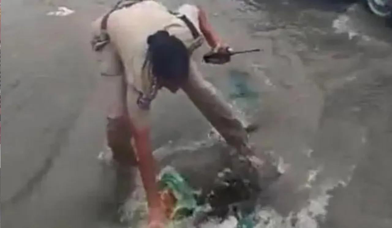 Hyderabad woman policeman cleaned the drain with her hands