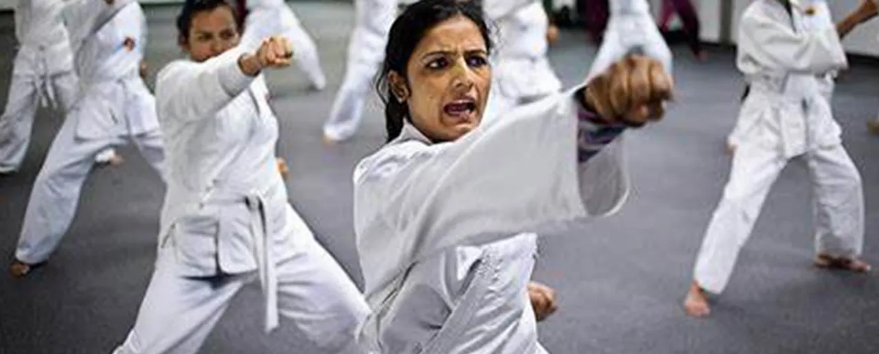Self Defence Tricks : महिलाओं के लिए 5 सेल्फ डिफेंस आईडिया