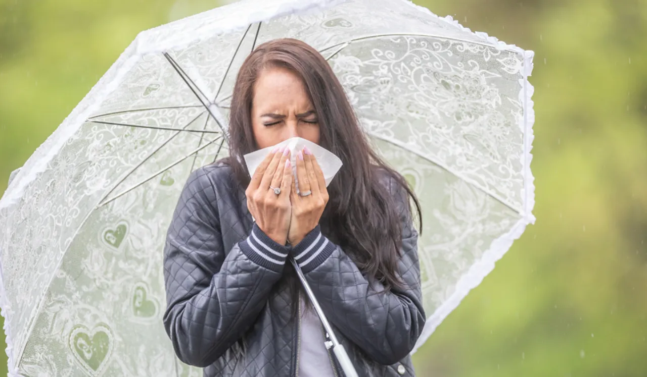 Health Tips: जानिए इस बरसात के मौसम में खुद का ख्याल कैसे रखें