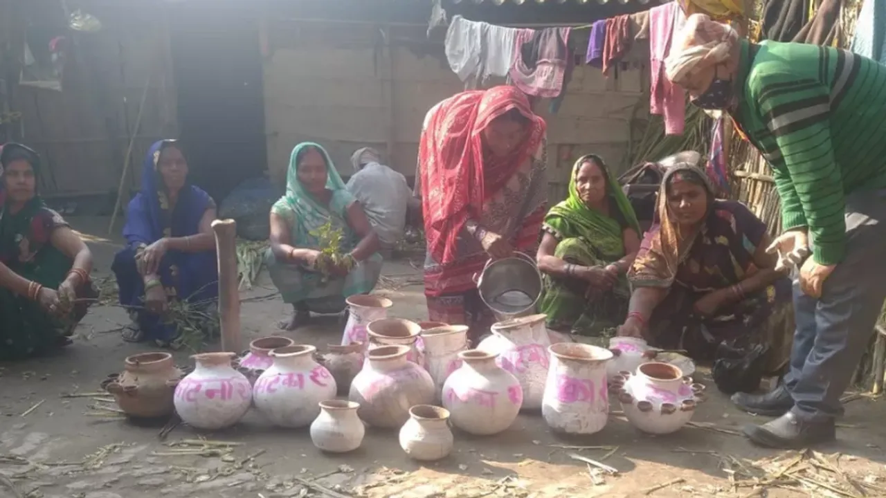Bihar News: ठकराहां गांव में महिला किसानों ने बनाई मटका खाद