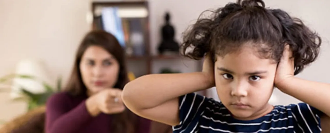Toxic Parenting Behaviors: 5 टॉक्सिक चीजें जो माता-पिता करते हैं