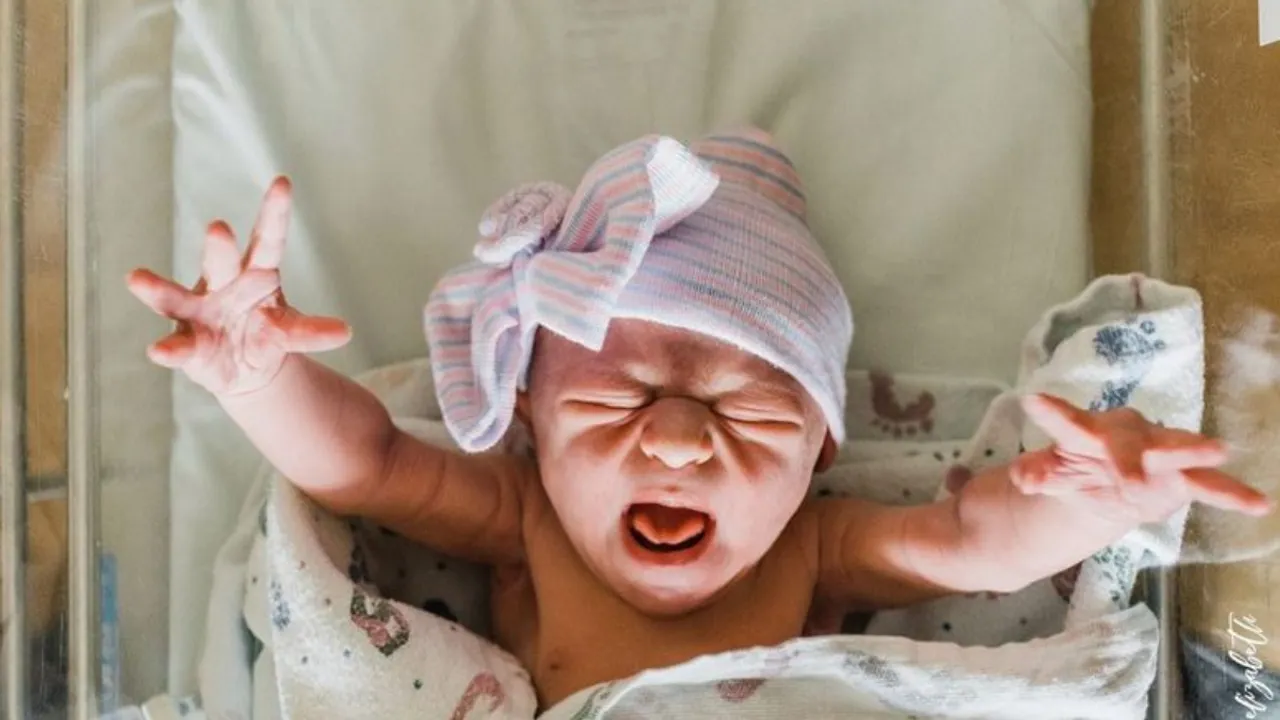 New Born Babies: नन्हे-मुन्नों बच्चों के साथ...न करें ये 10 काम