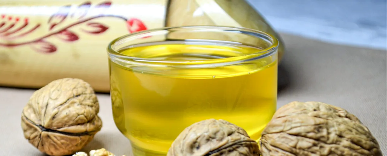 Walnut Oil: कालेस्ट्राल सहित ब्लड शुगर को कम करे अखरोट का तेल