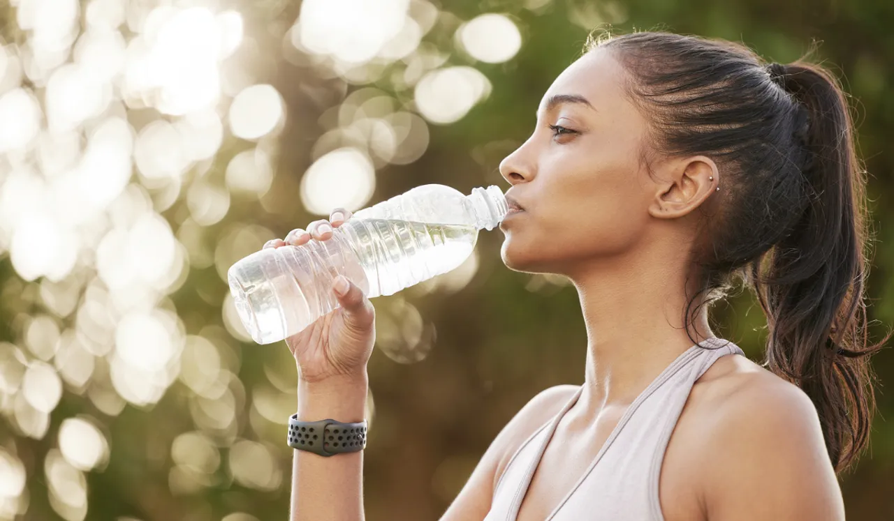 Consuming water: जानिए 6 फायदे ज्यादा पानी पीने के