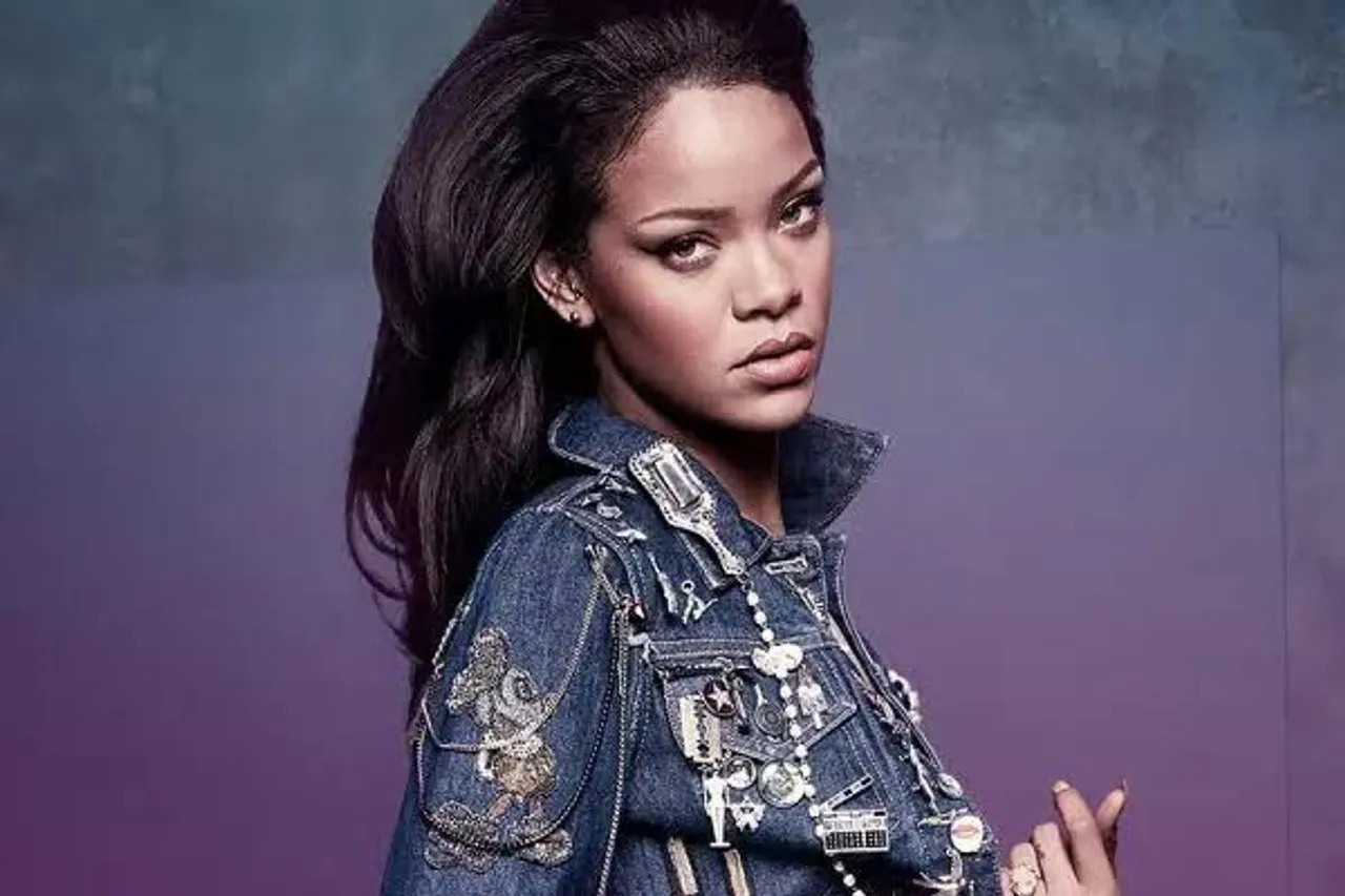 Rihanna Reveals Pregnancy: रिहाना ने एक परफॉर्मेंस के दौरान प्रेग्नेंसी का किया खुलासा