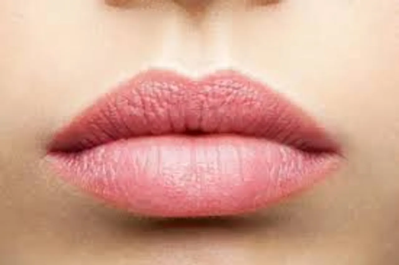 Treatment For Dark Lips: काले होठों से छुटकारे के लिए दमदार घरेलू उपाय