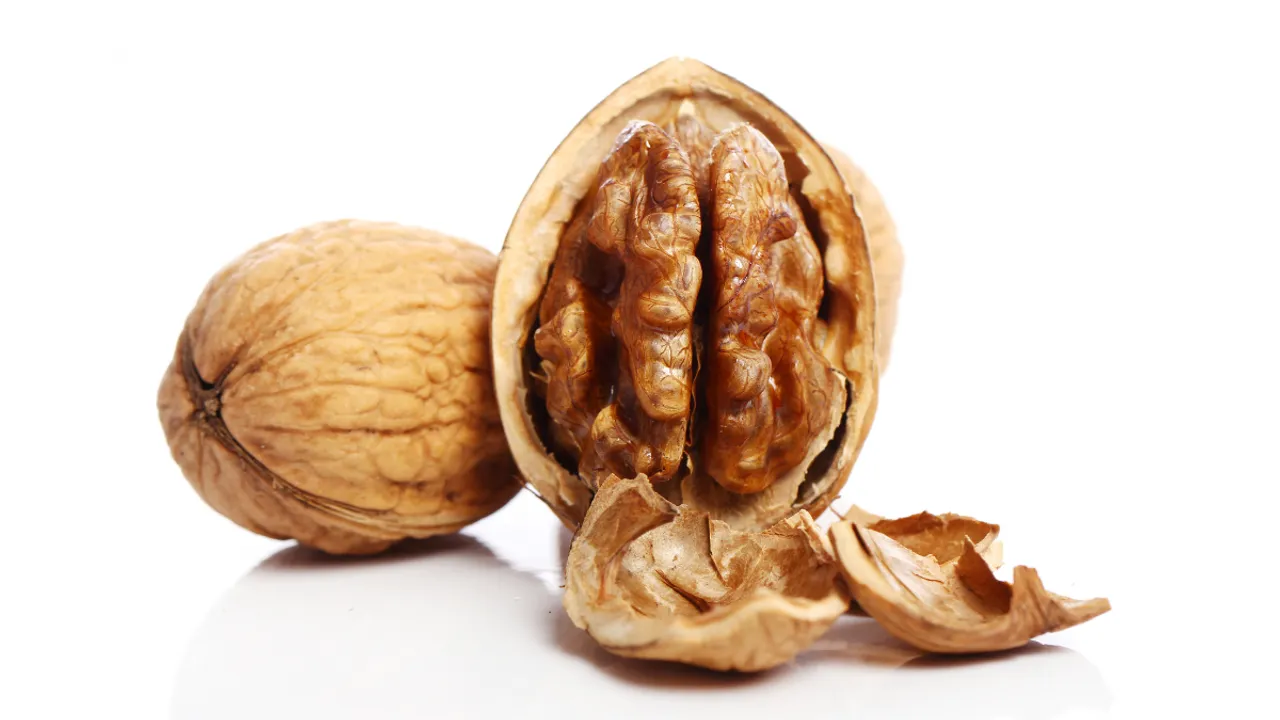 Walnut : औरतें ज़रूर करें अखरोट का सेवन