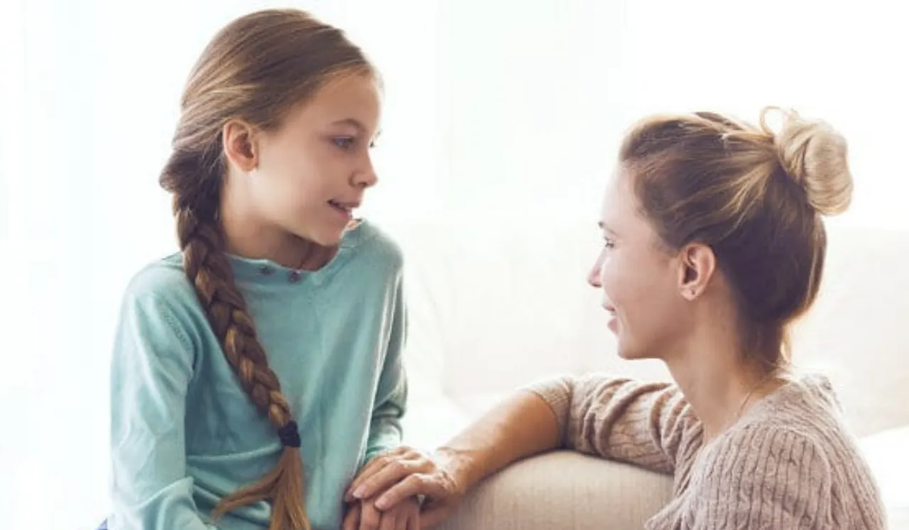 Parenting: ये 5 बातें माँ ना करें अपनी बेटियों से