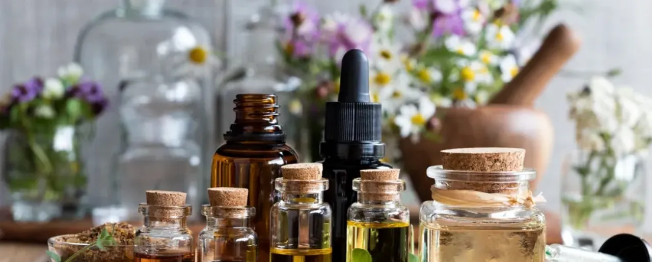 Essential oils: जैतून और नारियल तेल सहित जानें त्वचा के लिए जरूरी तेल