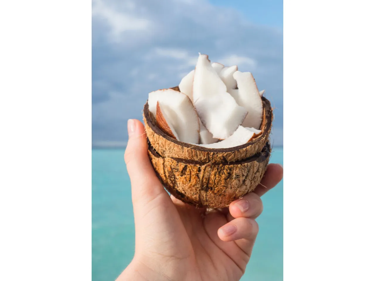 Raw Coconut: जानिए कच्चा नारियल खाने के बेहतरीन फायदे