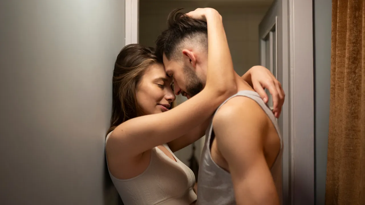 Sex Talks: 8 बातें जो आपके सेक्स एक्सपीरिएंस को कर सकती हैं बेहतर