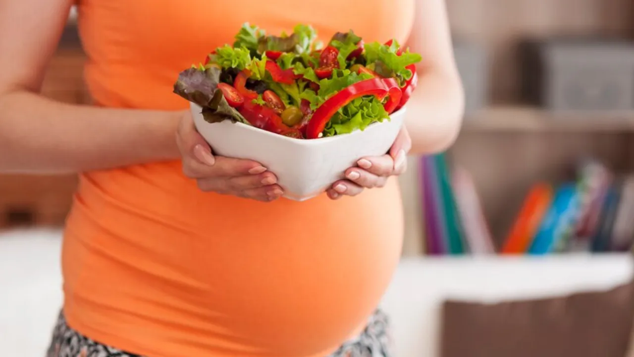 Summer Nutrients: गर्मियों में गर्भवती महिलाएं खा सकती हैं ये फ़ूड आइटम्स