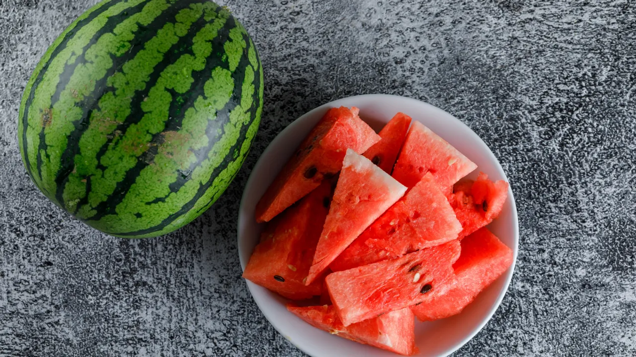 गर्मियों के मौसम में Watermelon खाने के सेहत को मिलते हैं ये फायदे