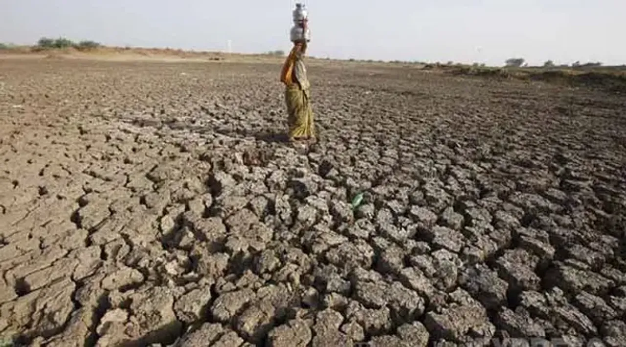 Scarcity Of Water In Bundelkhand: जल पूर्ति के लिए जुटी हैं महिलाएं