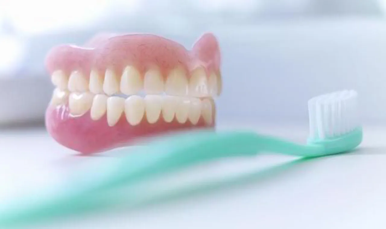 Remedies For Decaying Teeth: दांतों की सड़न को रोकने के लिए क्या करना चाहिए? जानिए ये 5 घरेलू उपचार
