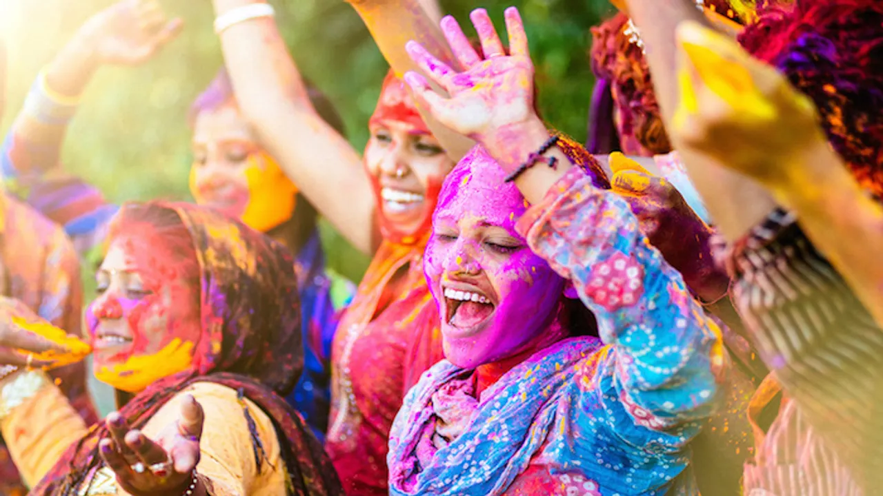 अधिक सुरक्षित और मज़ेदार होली मनाने के लिए महिलाओं को कुच्छ सुझाव