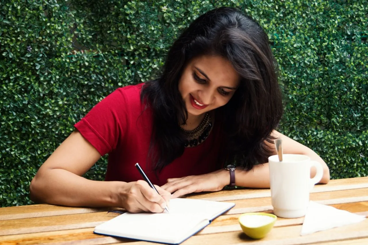 "अपनी कहानी पर विश्वास रखें और लेखन के प्यार के लिए लिखें" - सावी शर्मा 