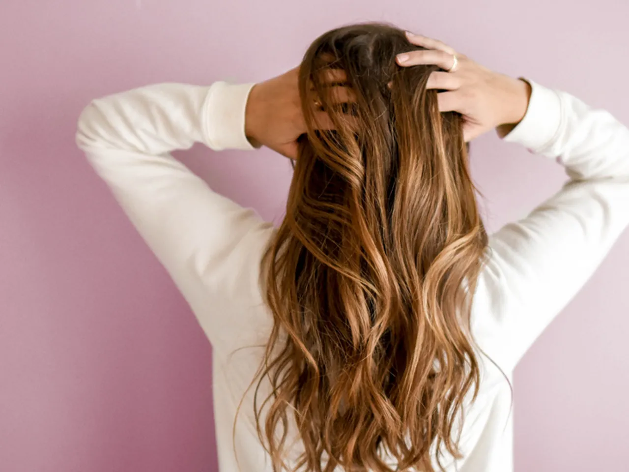 इन 8 तरीकों से आपके बाल रहेंगे काले, लंबे और खूबसूरत