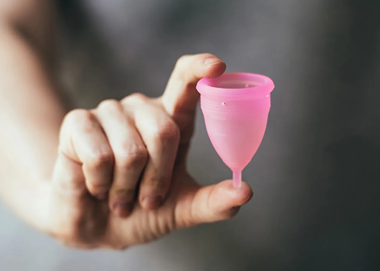 पैड्स और टैम्पोन से बेहतर क्यों है Menstrual Cups?