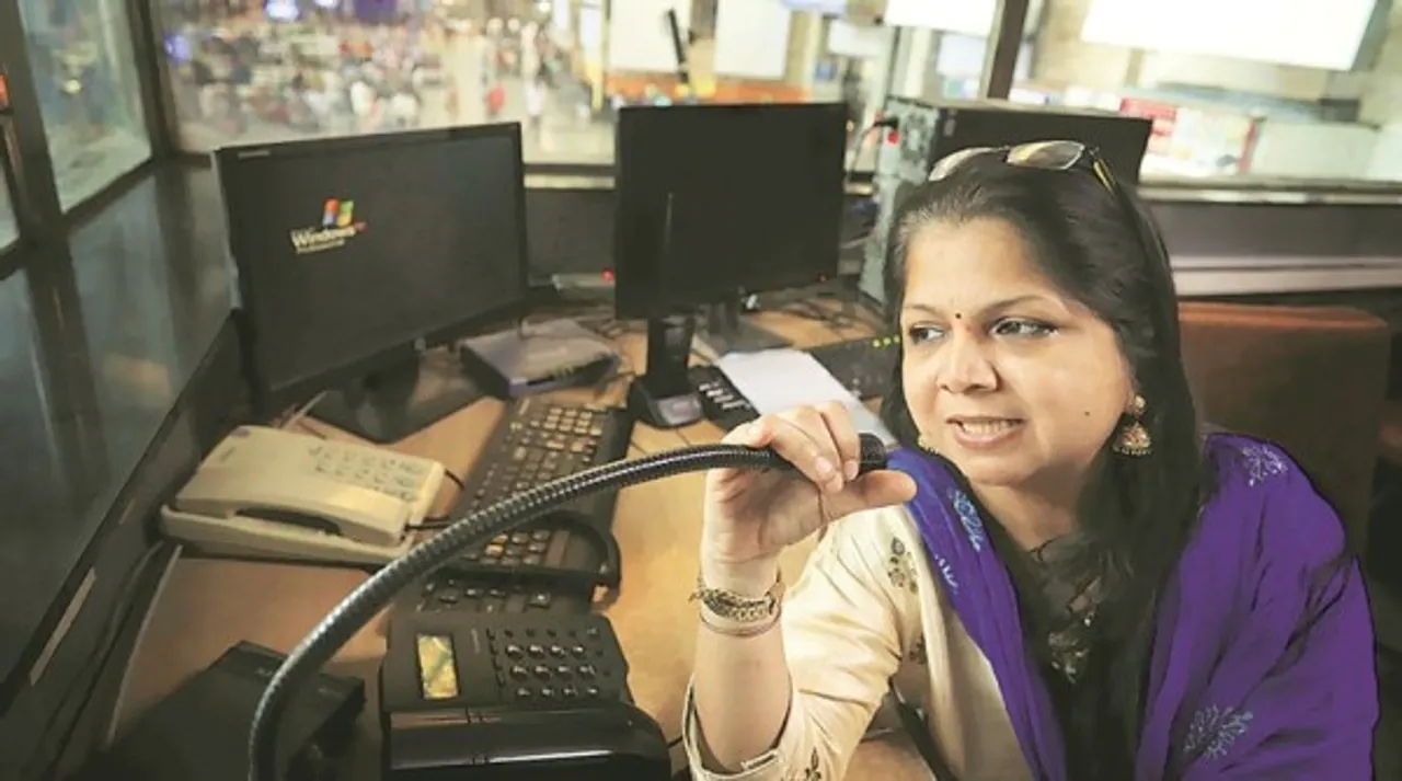 मुंबई सीएसटी स्टेशन पर एकलौती महिला एनाउंसर सुषमा होंन्दोकार से मिलें