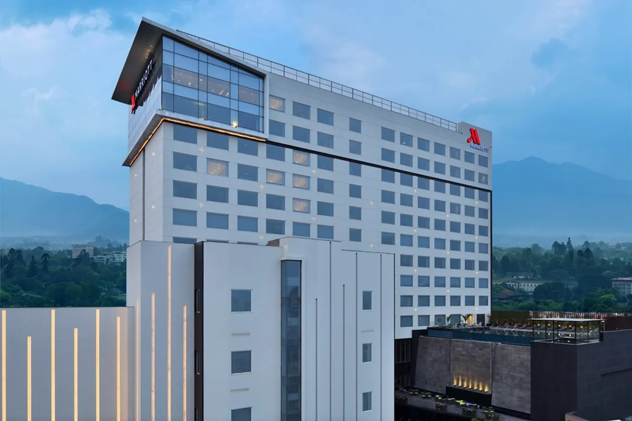 KTMMCFACADE 02 1