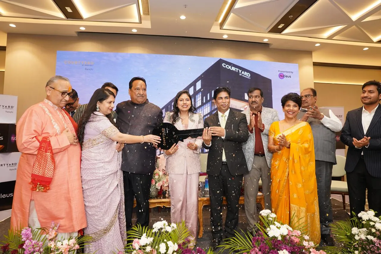 left to right ShriKant Guruji, Mr. Hemant Tenneti, Mrs Anushri Agarwal, Mr Samarth Agarwal, Mr Bishnu Agarwal, Ms. Shalini Agarwal,Mr Pramod Singh,Mr. Naresh Goyal, Ms Ranju Alex, Mr. Suresh Agarwal and Mr. Adars