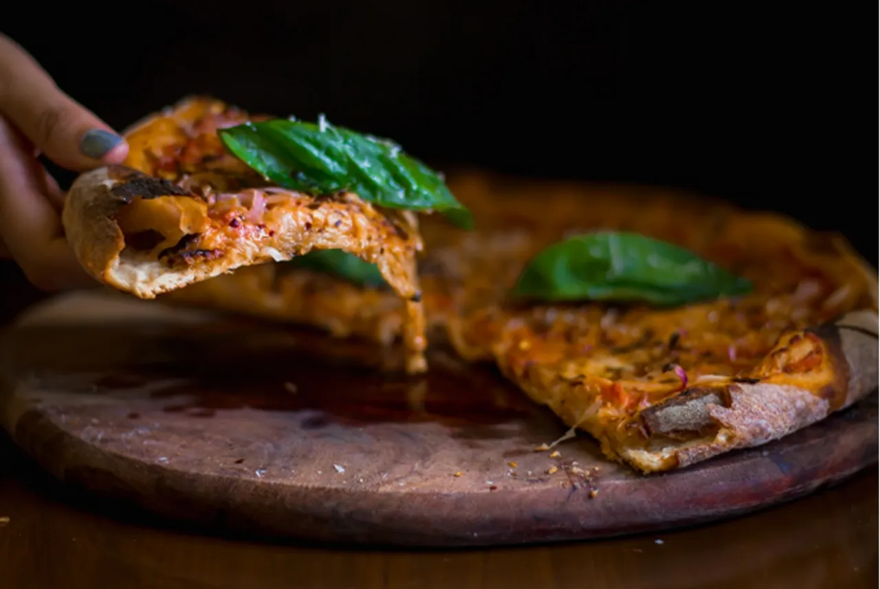 Crowd-favourite unconventional, Neapolitan style OD Pizzas delivered piping hot now in Fort!