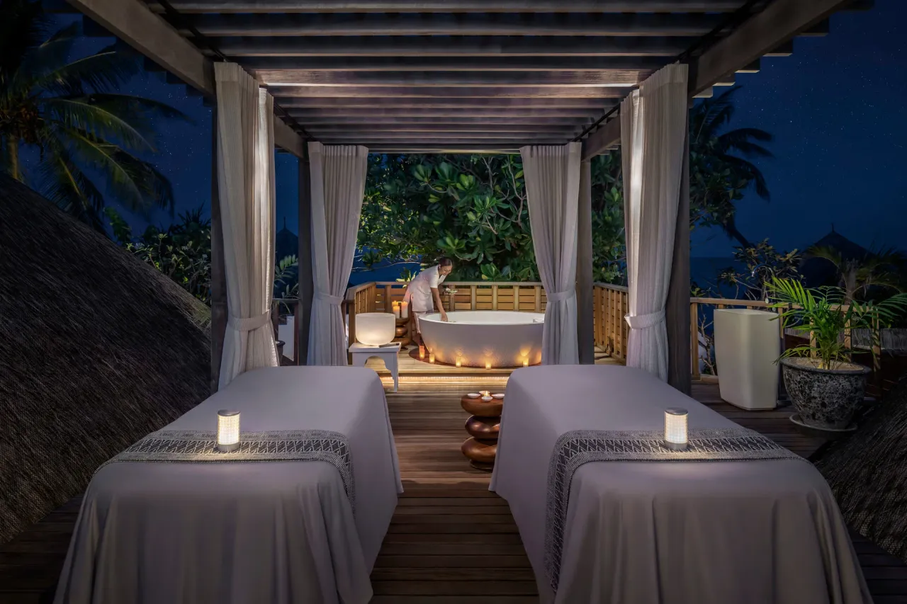 Island Romance At Four Seasons Resort Maldives, Kuda Huraa