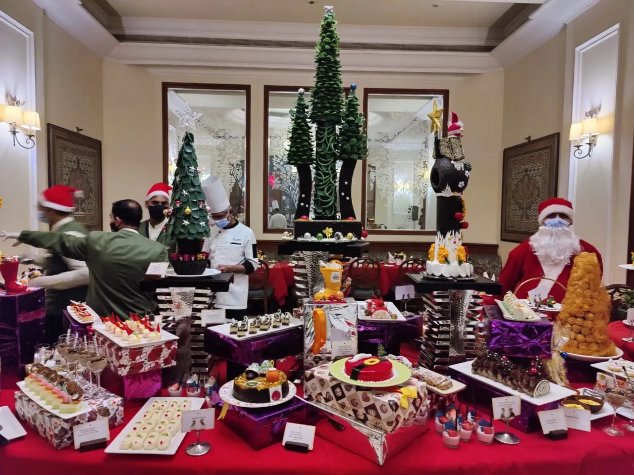 Eros Hotel hosts a delectable Christmas feast on 24th December & 25th December