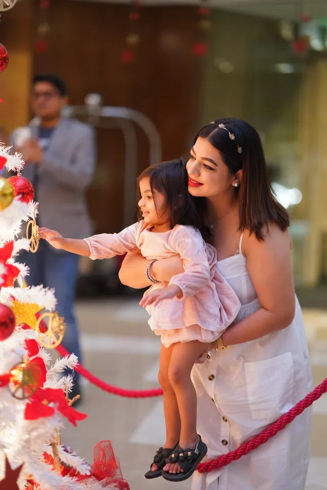 Hilton Bangalore Embassy Golf Links Lights Up the Season with a Heart-warming Tree Lighting Ceremony