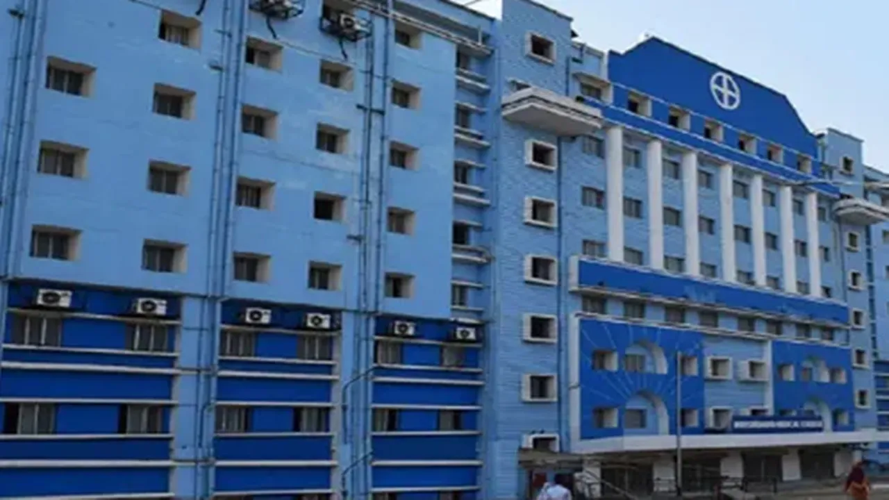 Junior Doctor's Protest,Junior Doctor's Hunger Strike,Diamond Harbour Medical College & Hospital,Diamond Harbour,জুনিয়র ডাক্তারদের বিক্ষোভ, ডায়মন্ড হারবার মেডিক্যাল কলেজ হাসপাতাল