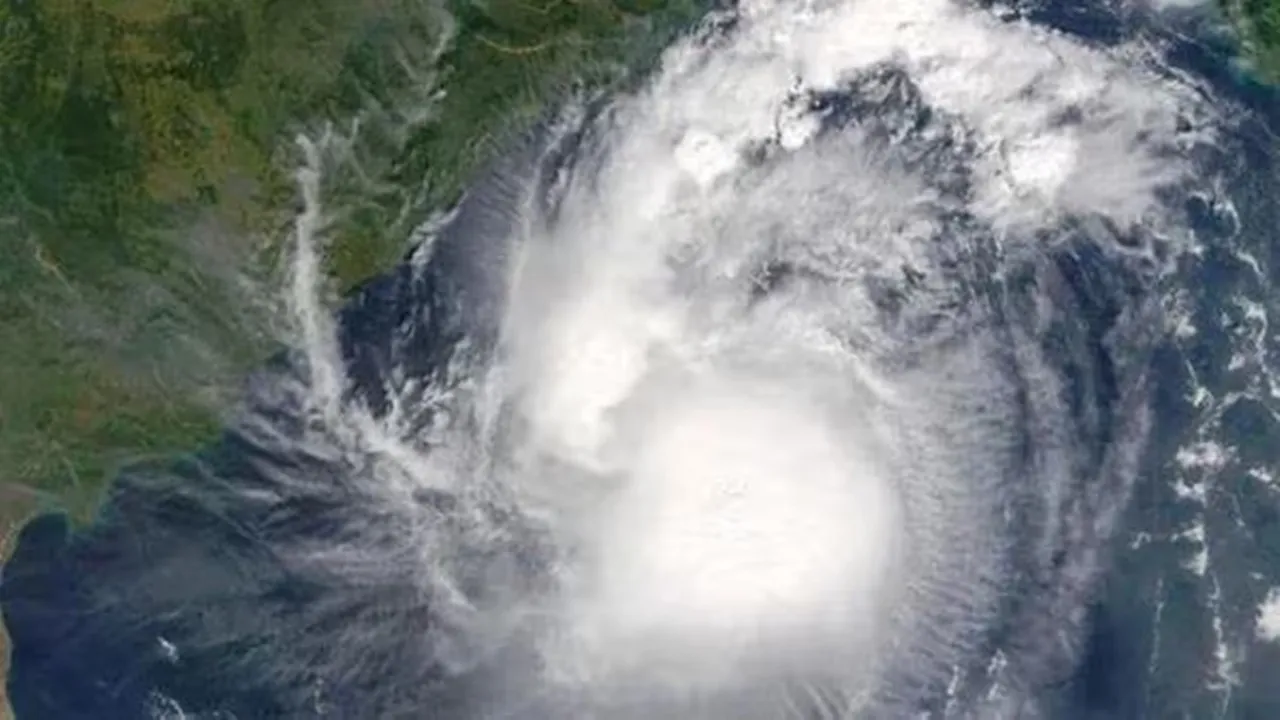 Cyclone Dana: কালীপুজোর আগে বাংলায় ফের ঘূর্ণিঝড়ের ভ্রুকুটি