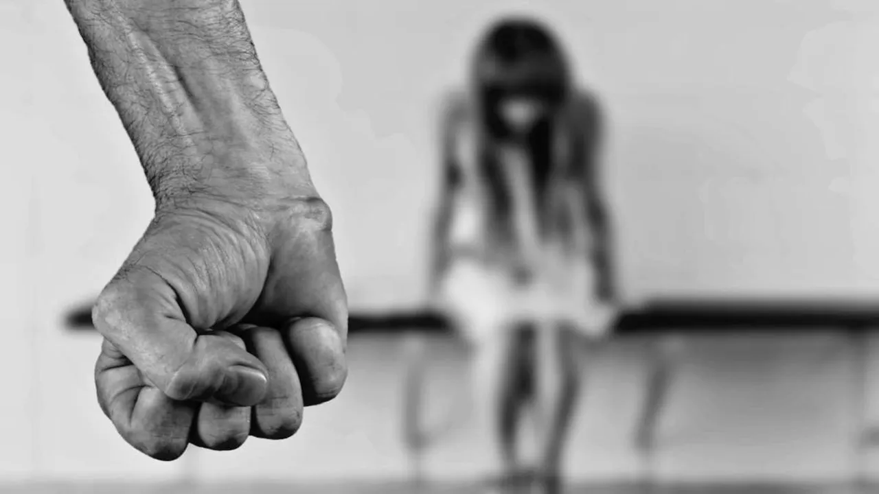 Nursing Student raped in Kanpur: কানপুরে নার্সিং ছাত্রীকে ধর্ষণ হাসপাতালের আধিকারিকের