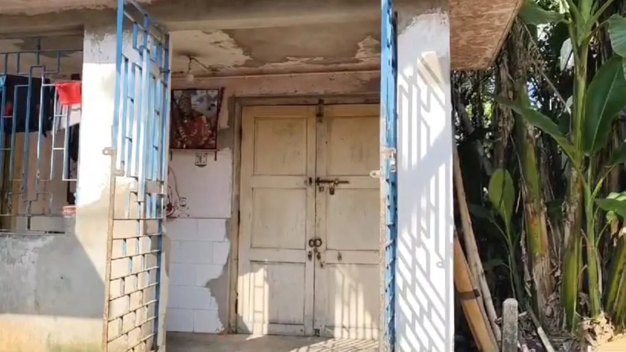 young woman commits suicide during chandannagar: চন্দননগরে তরুণীর আত্মহত্যা