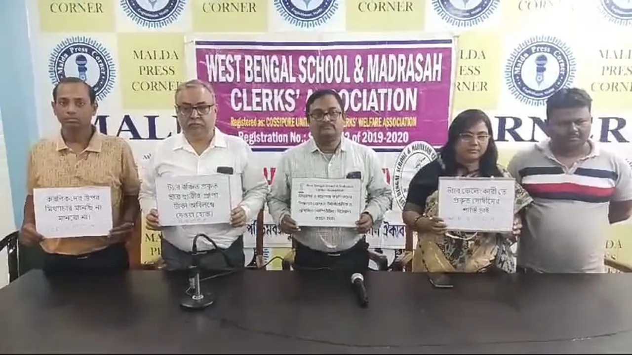 West Bengal Tab Scam: ট্যাব কেলেঙ্কারি নিয়ে আতঙ্কে স্কুল এবং মাদ্রাসা ক্লার্করা