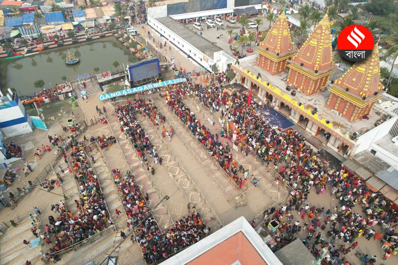 Gangasagar Mela 2025: গঙ্গাসাগর মেলায় ভক্তদের ভিড় পবিত্র স্নানের জন্য
