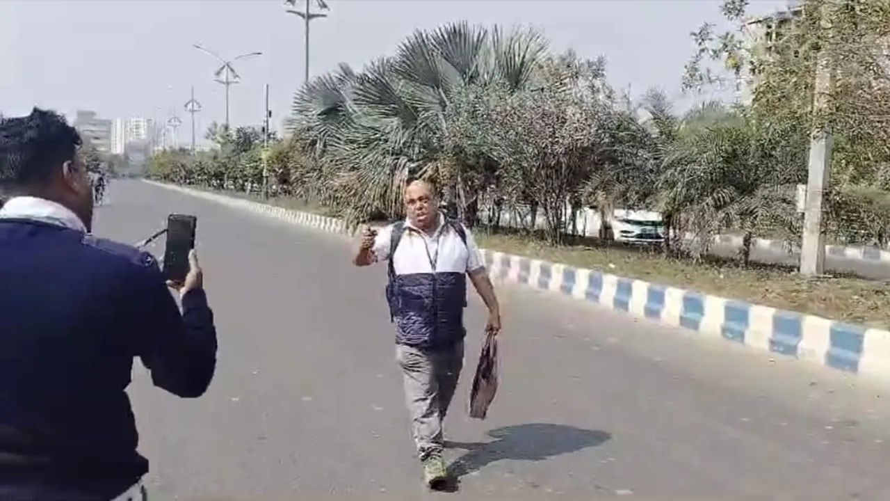 New Town Incident,stabbed colleagues over a dispute over leave,ছুটি নিয়ে বিবাদের জেরে সহকর্মীদের ছুরিকাঘাত